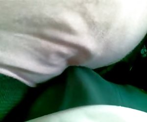 Латина Leila трахает немецкая ретро эротика свою киску в душе