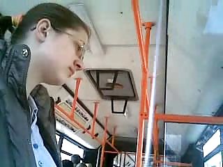 Блондинка с висящими сиськами играет с членом ретро с переводом