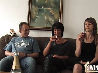 Обе суки спят с этим мужчиной, и сегодня пизда ретро они пришли сюда, чтобы узнать, кто из них имеет более глубокий анальный секс, а у кого из них будет этот любовник