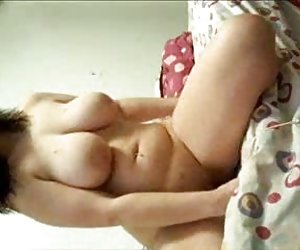 Молодая блондинка хотела работать в борделе, но сначала ей нужно было порно ретро фильмы доказать, что она готова, толпа мужчин дала ребенку настоящее испытание на прочность
