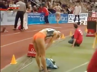 Мужчина целует язык в старый порно фильм щеку или киску?