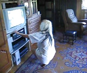 Парень эротика ретро онлайн снял на видео свою маму, когда она трахает себя с фаллосом