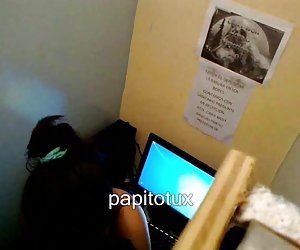 Грудастая рыжая ласкает порно в стиле ретро киску